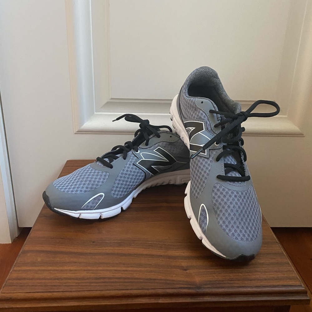 Men’s New Balance Gray Running Shoes Size 8.5m NWOT